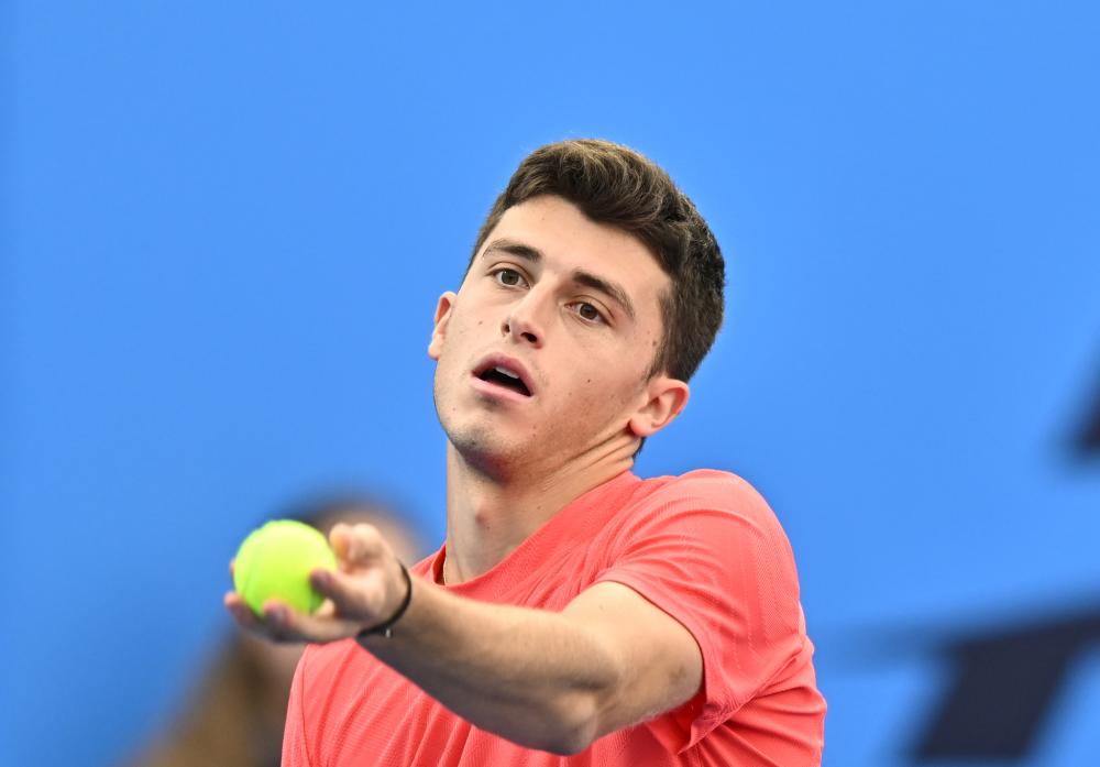 亿万28官网h5:阿森纳青年队法国小将社交媒体更新:刻苦训练和捧杯.