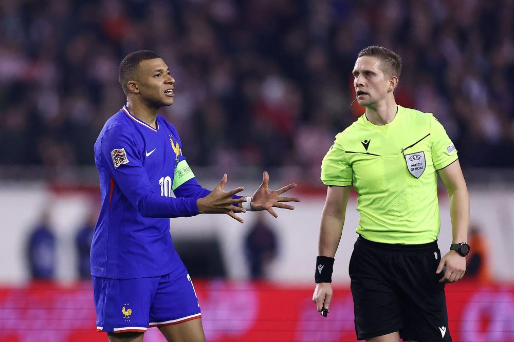 亿万28官网:无法坚持!蒋光太受伤第44分钟被换下,31岁韩鹏飞替补登场首秀.